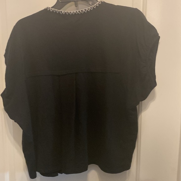 NWT embroidered knit top - Picture 6 of 6